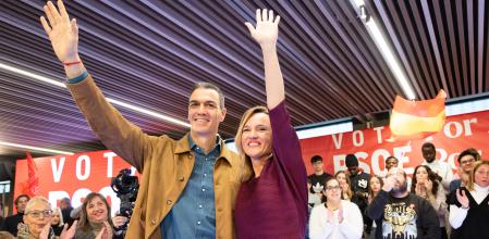 Pedro Sánchez arropó a la candidata del PSOE, Pilar Alegría, en el mitin que protagonizaron en Teruel