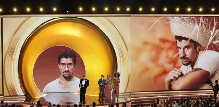 Benito Antonio Martínez Ocasio, Bad Bunny en el mundo de la música, no pudo ocultar su emoción al recoger el Grammy de disco del año por Debí tirar más fotos