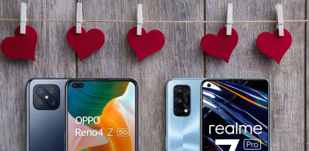 Móviles para regalar en San Valentín colocados sobre fondo de madera con decoración de corazones rojos