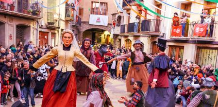 Los gigantes protagonizan la fiesta.