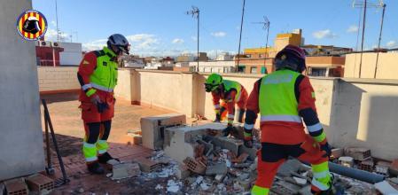 Desperfectos por el viento en una terraza de vivienda de Xirivella