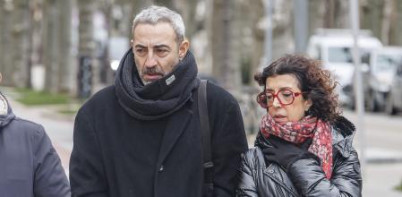 Los padres de Sergio Delgado, a su llegada este viernes a la última sesión del juicio contra José Luis Novoa Ibáñez, acusado de matar a su hijo.