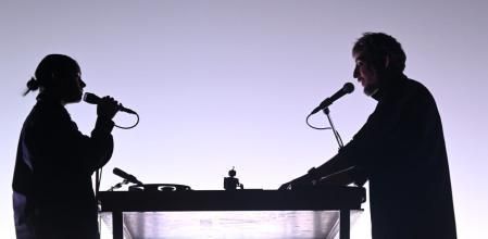 Gala i Ovidio, en un momento de su actuación en L'Aliança del Poblenou&nbsp;