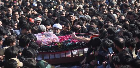 Funeral por las víctimas del atentado suicida en una&nbsp;mezquita chií en Islamabad este viernes