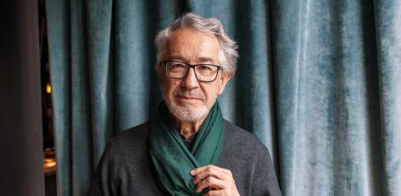 El ensayista Juan Malpartida fotografiado esta semana en Barcelona