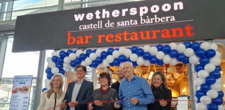 Como guiño a la ciudad de Alicante, el nuevo bar incorpora el nombre 'Castell de Santa Bárbara'