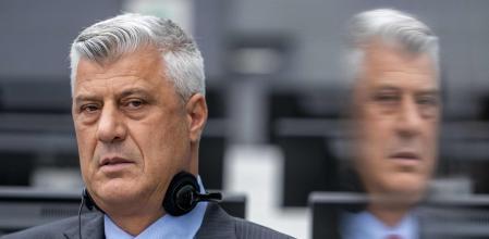 El expresidente de Kosovo, Hashim Thaci, comparece ante un tribunal de crímenes de guerra para enfrentarse a cargos relacionados con el conflicto de la década de 1990 con Serbia&nbsp;
