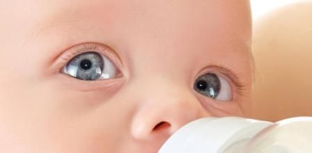 La leche de fórmula es la única alimentación de los bebés los primeros meses de su vida
