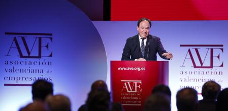 El presidente del PP, Alberto Núñez Feijóo, participa en la asamblea general de la Asociación Valenciana de Empresarios (AVE),&nbsp;