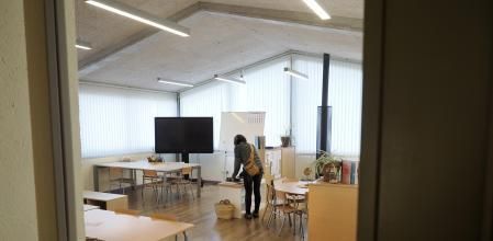 Una de las salas de una escuela de Palau de Santa Eulàlia, en el Empordà