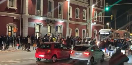 Los usuarios de Renfe cortaron la N-II en una protesta espontánea