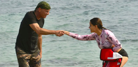 Carlos Lozano y Mónica Hoyos, durante su participación en 'Supervivientes 2019'.