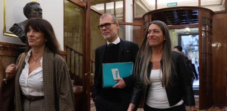 Los diputados de Junts per Catalunya Miríam Nogueras (d), Josep María Cruset y Pilar Calvo&nbsp; EFE/Kiko Huesca