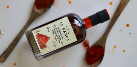 Aceite de Oliva Virgen Extra con Pimentón de La Vera Picante DOP de Finca La Barca