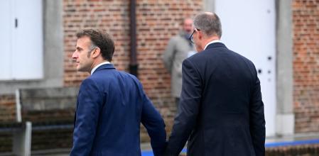 Emmanuel Macron y Friedrich Merz en la cumbre que mantuvieron varios países en Bélgica . (Photo by NICOLAS TUCAT / AFP)