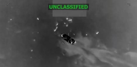Captura de un video difundido en la cuenta en X @Southcom del Comando Sur de las fuerzas armadas de EE.UU. de una lancha supuestamente operada por organizaciones del narcotráfico&nbsp;