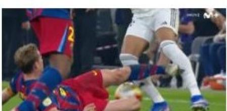 Expulsión de De Jong en la Supercopa