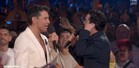 Jesús Vázquez y Javi Ambrossi cantan 'Y yo te besé'&nbsp;