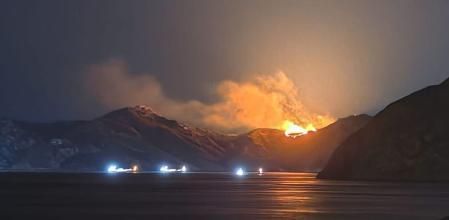 Un usuario captura esta imagen del incendio de Cabo Tiñoso , en Cartagena