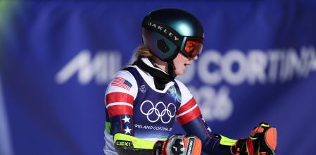 Mikaela Shiffrin, dedepcionada tras su prueba del gigante, este domingo en Cortina d'Ampezzo
