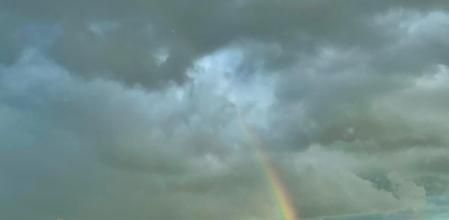 Delfina Monfort muestra el arco iris, en este caso, doble, en el paisaje del entorno de MotorLand Aragón, el circuito de Alcañiz. La autora de la instantánea califica