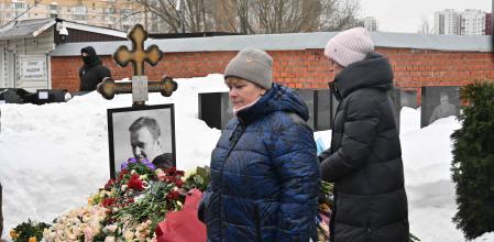 Centenares de moscovitas se acercaron, pese al frío extremo, a la tumba del opositor fallecido en un penal del Ártico /