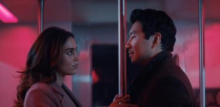 Melissa Barrera y Simu Liu protagonizan 'The Copenhagen Test'.