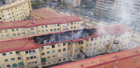 Imagen aérea del incendio ocurrido esta mañana que se ha extendido a varios edificios del barrio de Miguel Hernández, en Alicante&nbsp;