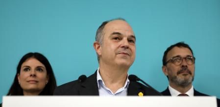 - El secretario general de JxCat, Jordi Turull, acompañado por los vicepresidentes Mònica Sales (i) y Josep Rius (d)&nbsp;