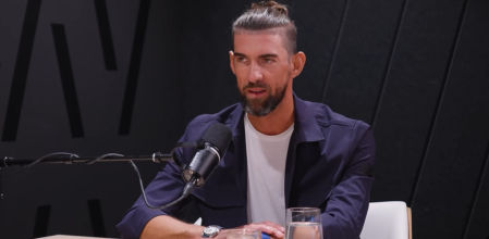 Michael Phelps hablando en el podcast de Whoop