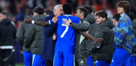 Vinícius discute con José Mourinho y el resto del cuerpo técnico del Benfica, este martes en Lisboa