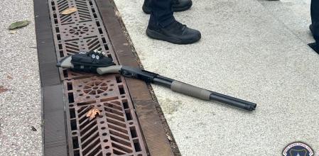 Una de las armas que portaba el arrestado.&nbsp;