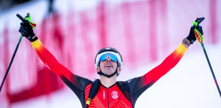 MORGINS (France), 15/01/2026.- Oriol Cardona Coll of Spain, 1st, gestures as he crosses the finish line of the Sprint race at the ISMF Ski Mountaineering World Cup, in Courchevel, France, 15 January 2026. (Francia, España) EFE/EPA/MAXIME SCHMID