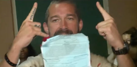 El actor celebra su liberación durante el Mardi Gras 