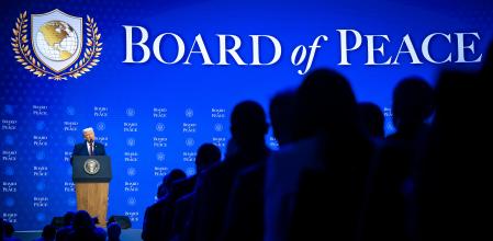 El presidente Donald Trump habla en la reunión de presentación de la Junta de la Paz en Davos, el 22 de enero 