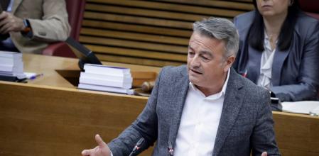 José Chulvi ayer en les Corts defendiendo la iniciativa del PSPV para que les Corts insten al Consell a negociar la financiación con el Gobierno