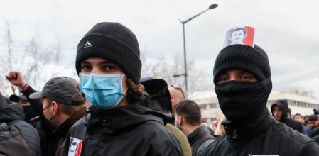 Muchos activistas iban con el rostro tapado en la marcha de Lyon.