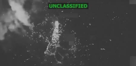 Una lancha presuntamente de narcotraficantes atacada por fuerzas estadounidenses este lunes, en aguas del Caribe