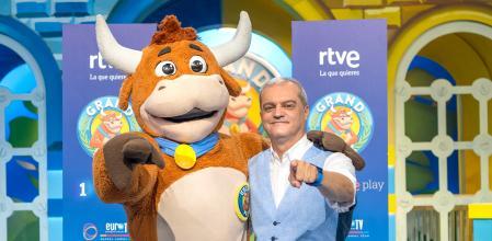 Ramón García junto a la entrañable Vaquilla