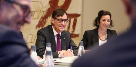 El president de la Generalitat, Salvador Illa, y la consellera de Economia, Alícia Romero, en la reunión del Consell Executiu.