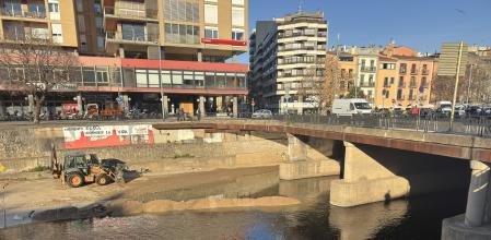 Los trabajos se podrían alargar hasta el mes de junio, en función de las crecidas del río Onyar.