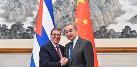 El canciller cubano Bruno Rodríguez Parrilla pidió ayuda urgente a su homólogo chino, Wang Yi, el pasado 5 de febrero en Pekín