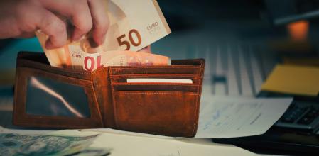 Las decisiones económicas diarias suelen estar condicionadas por factores emocionales y sesgos cognitivos que operan de forma automática