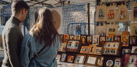 Pasearse por el mercado Fet al Born