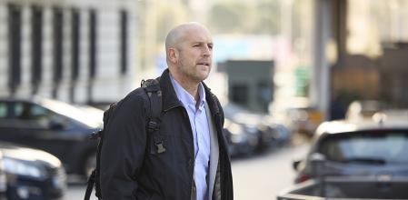 El agente de policía antes de declarar en el juicio