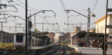 La estación del tren convencional, ahora en el centro de Figueres, se trasladará hacia Vilafant, junto a la del AVE.