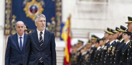 El ministro Marlaska y el director de la Policía, Francisco Pardo, en un acto de jura de nuevos agentes