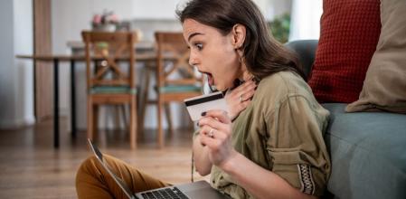 Una chica alucina con los descuentazos del día en AliExpress