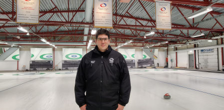 Bernat Monzó es árbitro internacional de curling, un deporte con muy escasa tradición en España y el sur de Europa