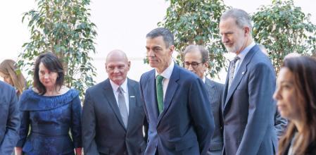 El presidente del Gobierno, Pedro Sánchez, junto a Felipe VI en Barcelona 
